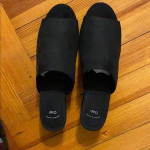 NEW — open toe sandal suede heels